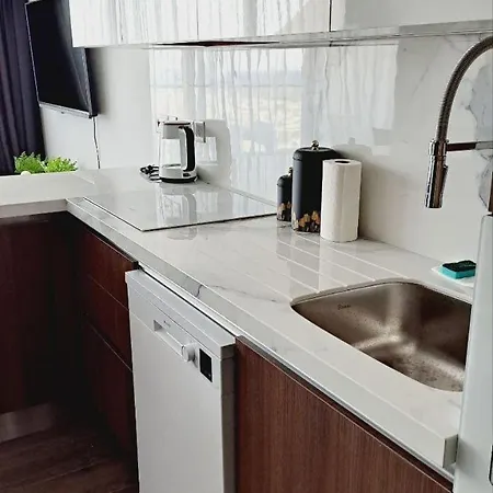 Grand Sapphire Studio Blok A Апартаменты *