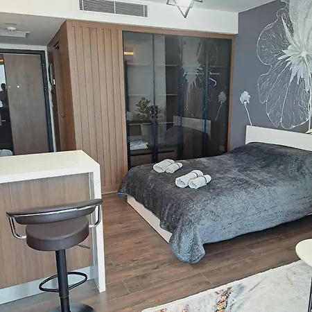 Grand Sapphire Studio Blok A *